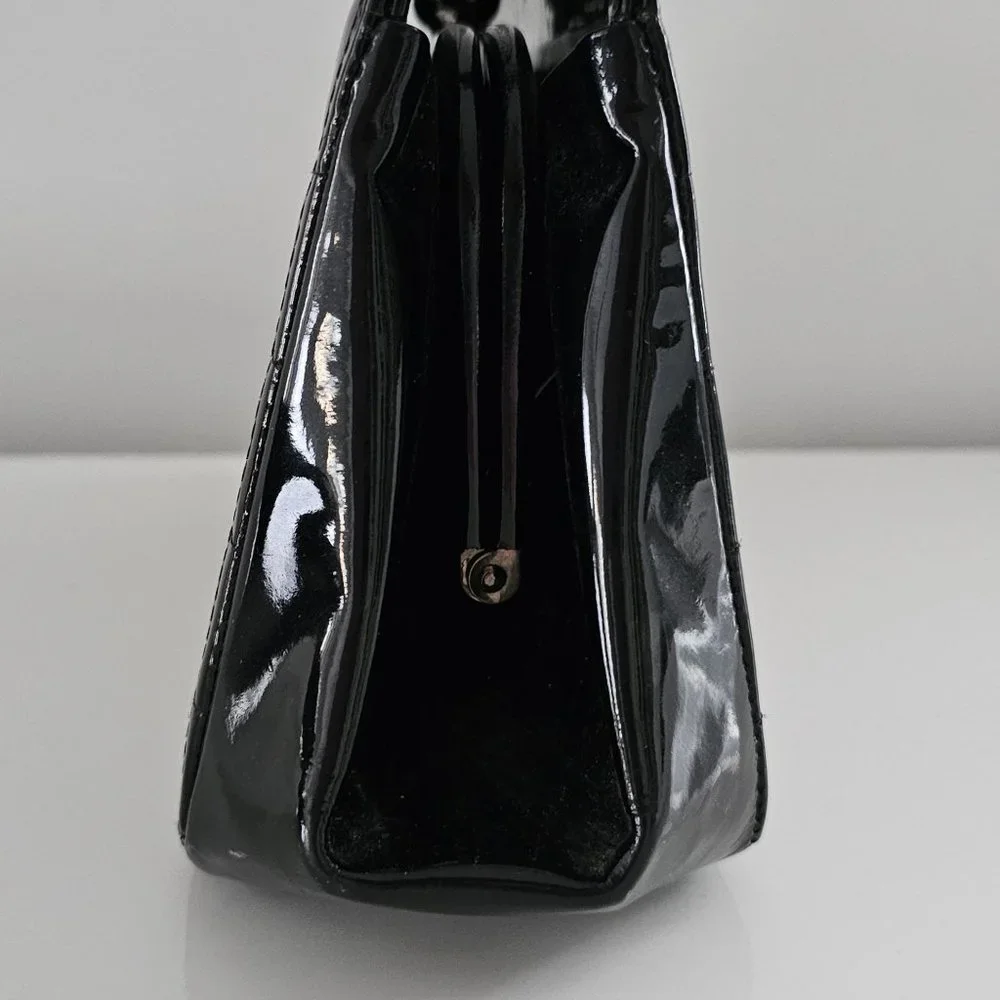 Chanel Black Patent Leather Vintage Chocolate Bar Kisslock Shoulder Bag - Picture 7 of 14